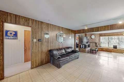 1922 Morgan St, Irving, TX 75062 photo 21