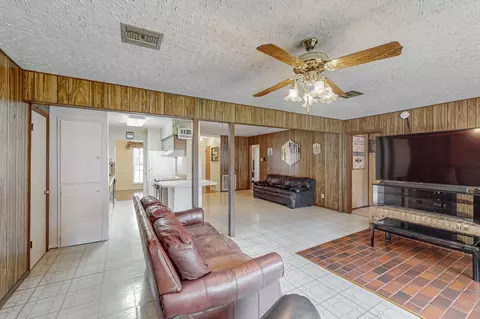 1922 Morgan St, Irving, TX 75062 photo 9