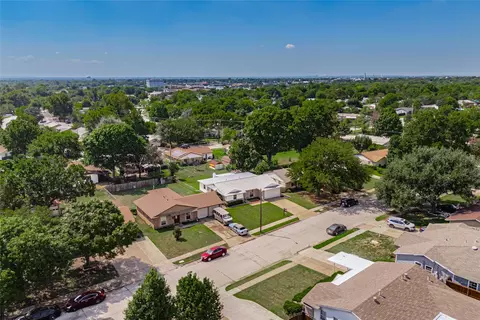 1922 Morgan St, Irving, TX 75062 photo 3