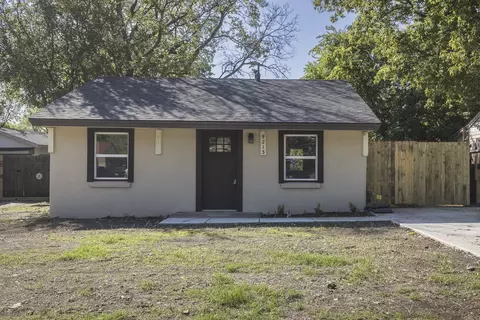 9213 S Dodson Dr, White Settlement, TX 76108