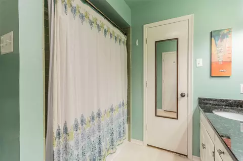 Bath - 2000 Stonegate Dr, Denton, TX 76205 photo 5 of 7