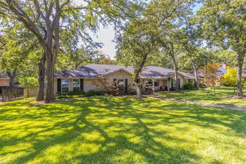 Exterior - 2000 Stonegate Dr, Denton, TX 76205 photo 2 of 6