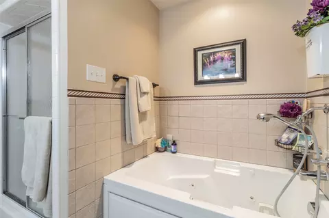 Bath - 2000 Stonegate Dr, Denton, TX 76205 photo 3 of 7