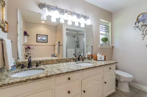 Bath - 2000 Stonegate Dr, Denton, TX 76205 photo 2 of 7