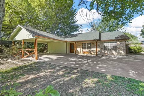 617 N Avenue D, Springtown, TX 76082