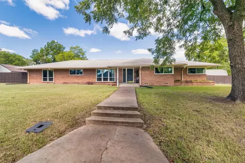 406 W Dallas St, Wolfe City, TX 75496