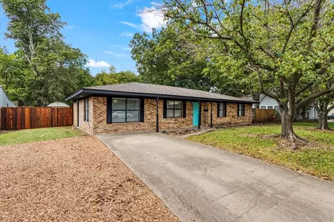 707 Cedar St, Bonham, TX 75418