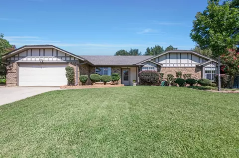 2910 Southridge Dr, Grapevine, TX 76051