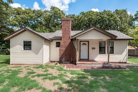1304 Oak Knoll Dr, Haltom City, TX 76117