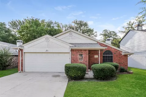 914 Blue Jay Dr, Mansfield, TX 76063
