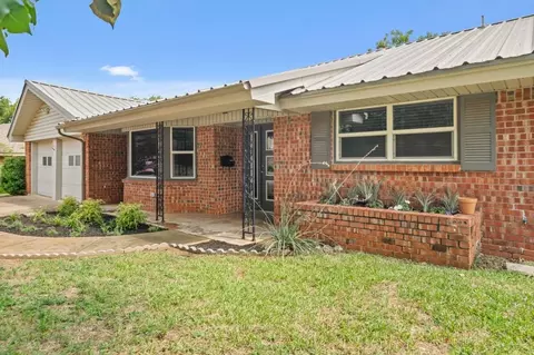 813 Lake Charles Ave, Fort Worth, TX 76103