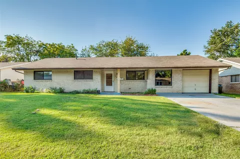 607 Pauline St, Euless, TX 76040