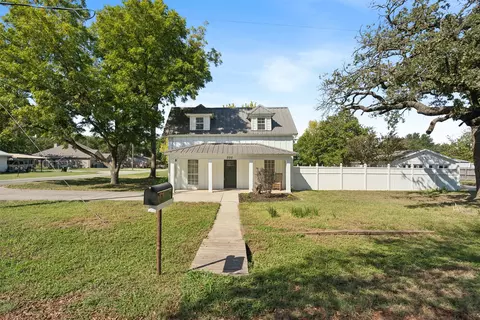 200 N Ewing St, Boyd, TX 76023