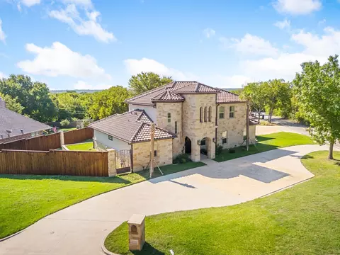 5523 Dartmouth Ave, River Oaks, TX 76114