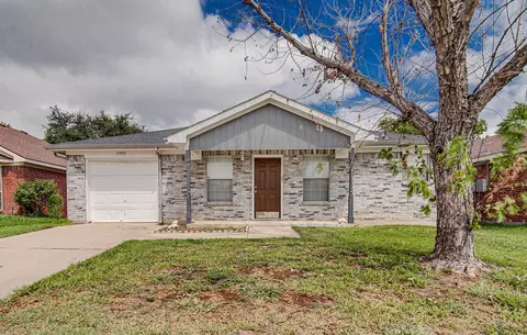 2400 Laurelhill Ln, Fort Worth, TX 76133