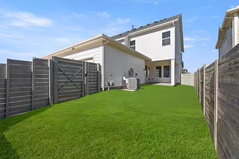 Exterior - 1021 14th St, Argyle, TX 76226 photo 4 of 4