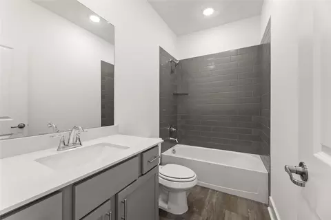 Bath - 1021 14th St, Argyle, TX 76226 photo 1 of 4
