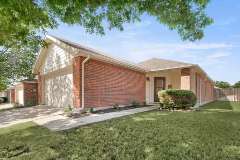 6953 Meadow Way Ln, Fort Worth, TX 76179