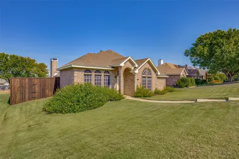 919 Royal Oaks Dr, Lewisville, TX 75067