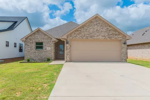 505 W Copenhavr St, Pilot Point, TX 76258