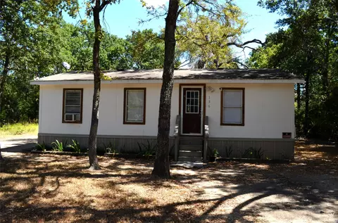 136 N Cherokee Shores Dr, Mabank, TX 75156