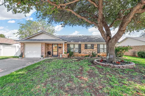 705 E Bovell St, Crowley, TX 76036