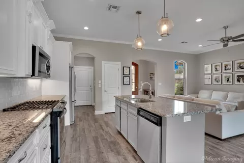 Kitchen - 814 Eagles Nest, Haughton, LA 71037 photo 5 of 5