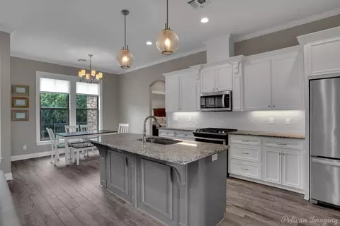 Kitchen - 814 Eagles Nest, Haughton, LA 71037 photo 2 of 5