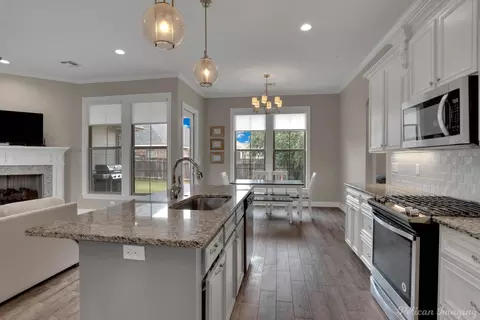 Kitchen - 814 Eagles Nest, Haughton, LA 71037 photo 3 of 5