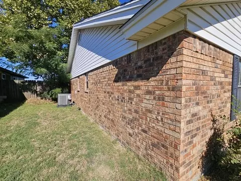 1713 Spring Branch Dr, Cleburne, TX 76033 photo 25