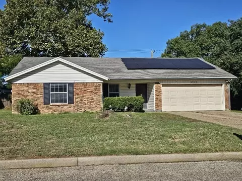 1713 Spring Branch Dr, Cleburne, TX 76033