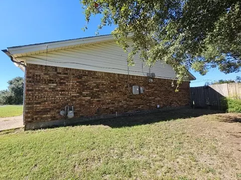 1713 Spring Branch Dr, Cleburne, TX 76033 photo 24