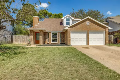 203 Ironbark Dr, Arlington, TX 76018