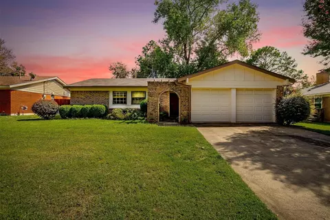1904 Knoxville Dr, Bedford, TX 76022