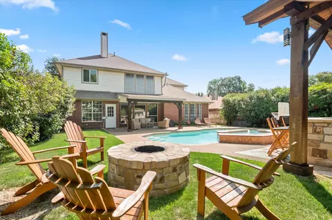 1710 Parkwood Dr, Grapevine, TX 76051