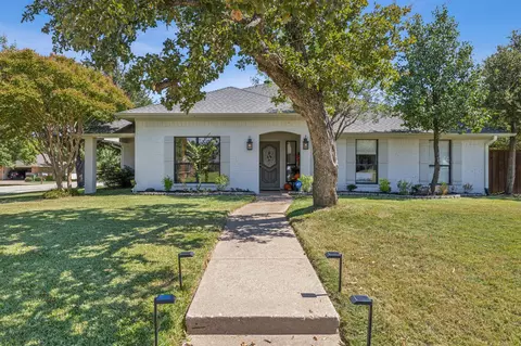 202 Village Tree Dr, Highland Village, TX 75077