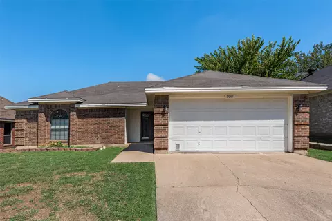 5945 Sundown Dr, Watauga, TX 76148