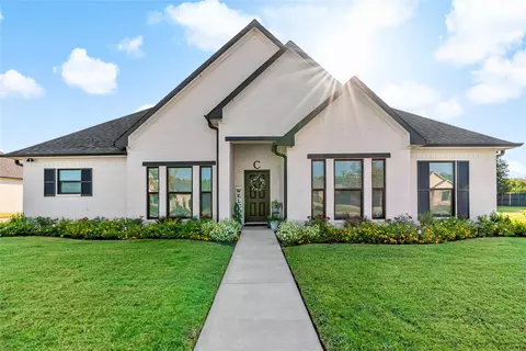 1790 Meadowbriar Dr, Reno, TX 75462