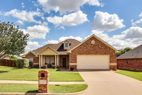 1003 Louise Ln, Ennis, TX 75119