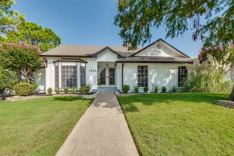 1335 Falcon Dr, Lewisville, TX 75077