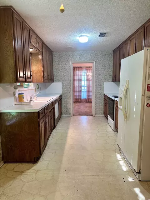 907 Rusk Dr, Euless, TX 76039 photo 10