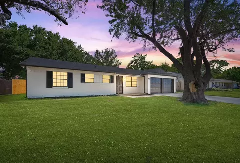 606 Colgate Dr, Lancaster, TX 75134