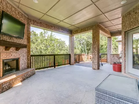 917 Spring Creek Dr, Grapevine, TX 76051