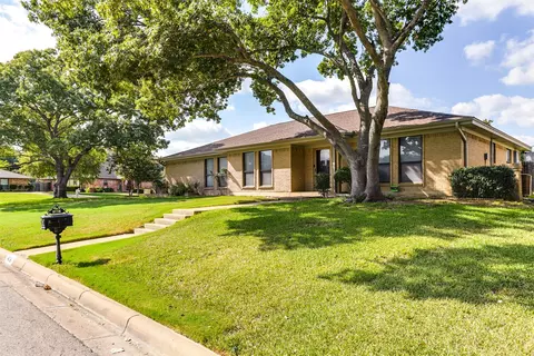 4716 Cinnamon Hill Dr, Fort Worth, TX 76133