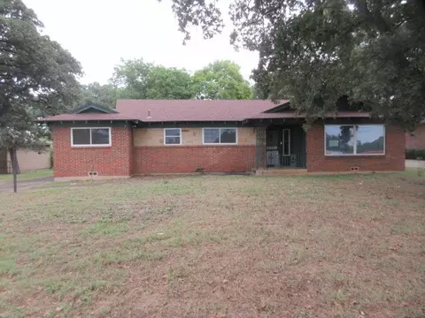 4627 E California Pkwy, Forest Hill, TX 76119