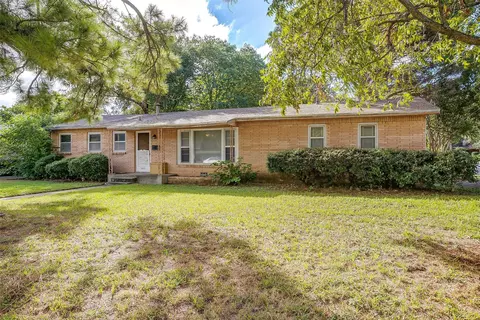1013 W Lone Star Ave, Cleburne, TX 76033