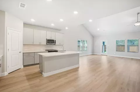 1922 Laurel Park Ln, Seagoville, TX 75159