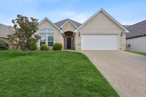 5237 Smokey Ridge Dr, Fort Worth, TX 76123