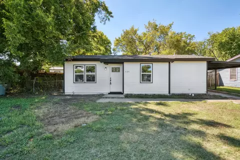 5124 E Berry St, Fort Worth, TX 76119