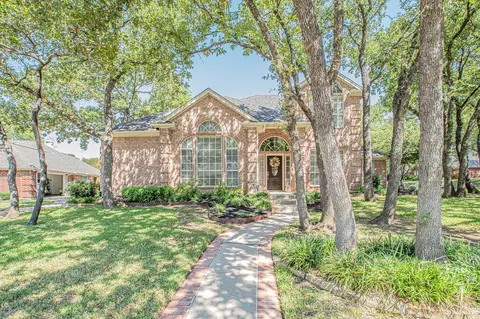 3629 Bordeaux Ln, Hurst, TX 76054